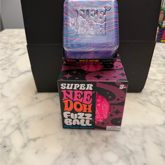 Super NeeDoh Fuzz Ball - Pink Velvet Squeezer